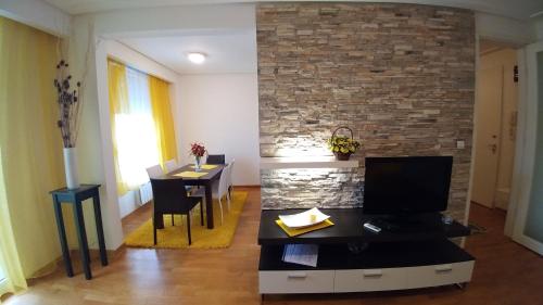 Twin Belville Apartments - image 4