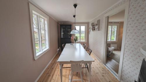 Iekārtas, Idyllic and family friendly cottage in Smaland SE06095 in Kvanarp