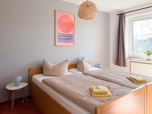 1 queen bed, 1 sofa bed