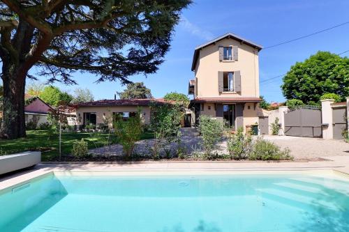 Clos du Cèdre - Maison de standing avec jardin piscine stationnement - Location saisonnière - Caluire-et-Cuire