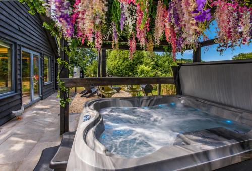熱水浴缸, Oakwood Lodges with Hot tubs York in 北達菲爾德