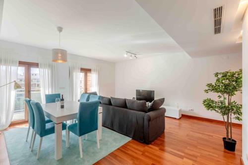 Modern 2 Bedroom Apt 20 Min From City Center - Amadora