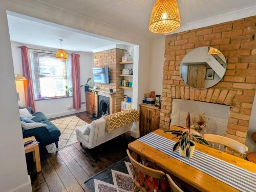 Cosy 2-Bed Home - Free Parking & Walk to Centre gîte à louer Connect Cardiff