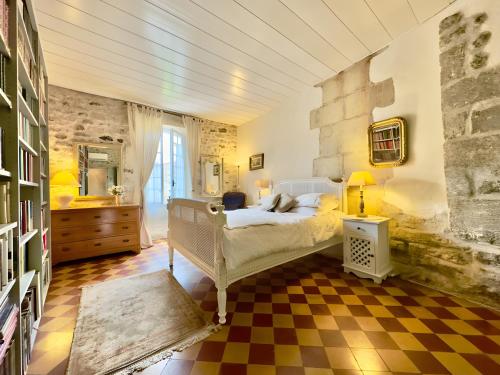 Charming 1750 Stonehouse Saint Rémy