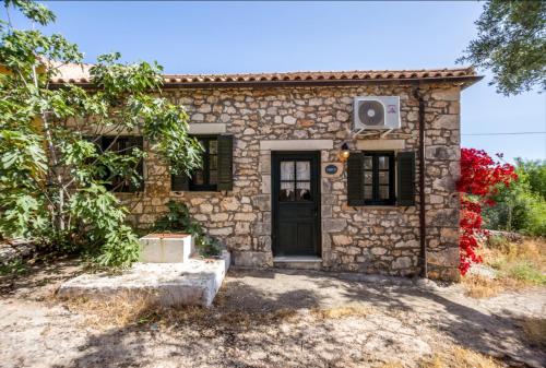 Villa Stavlo Charming Open Plan Cottage No Separate Bedroom gîte à louer Koríthion