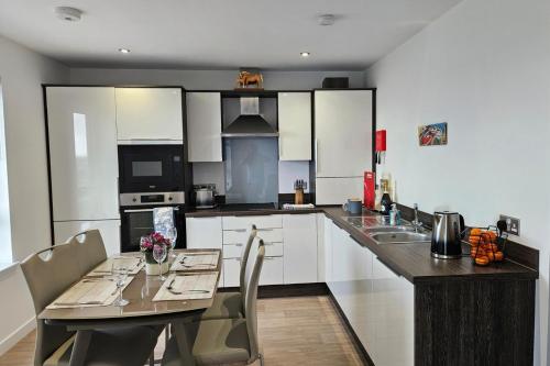 Зручності, 2 Bed Apartment Sleeps 4 - Seaviews - Free Parking in Банфф