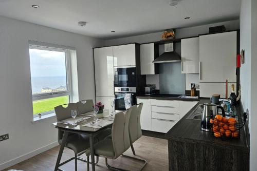 Вид, 2 Bed Apartment Sleeps 4 - Seaviews - Free Parking in Банфф