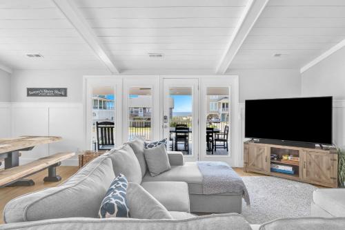 Sawyers Shore Shack by Oak Island Accommodations - Holden Beach, NC