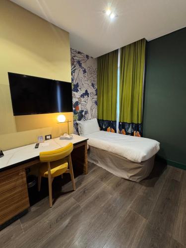 room detail thumbnail 1