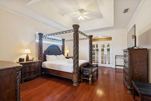 Karstais baseins, Convoy History Mansion in Trinity (FL)