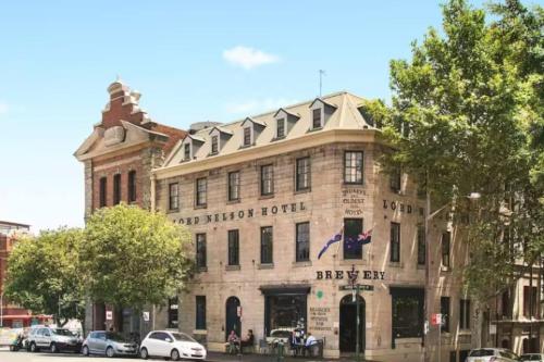 Renovated Warehouse Conversion In Heart Of Sydney - image 3