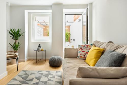 Principe Real Oasis with Private Patio by NestAtLisbon, Lisboa