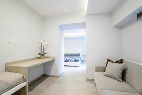 Riviera Luxury Suites - image 4