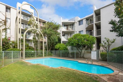Hidden City Oasis with Resort Pool - image 3