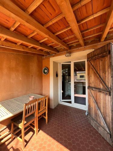 Charmente maison de village avec terrasse - Location saisonnière - Six-Fours-les-Plages