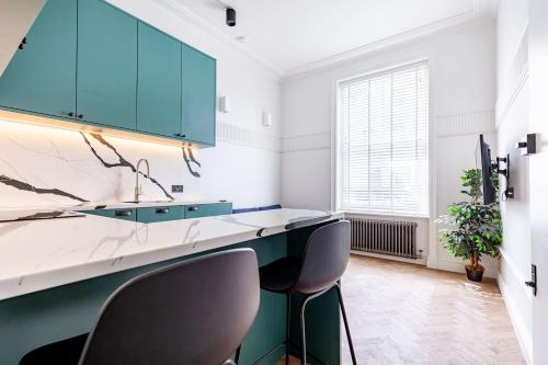 2 bed near Victoria station - 3, Londra