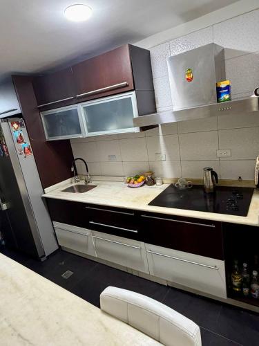 Habitacion en apartamento compartido frente a Maiquetia! in Maiquetía