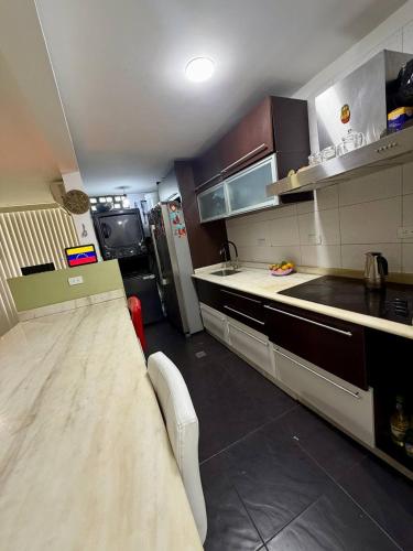 Habitacion en apartamento compartido frente a Maiquetia! in Maiquetía