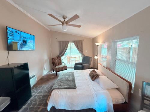 Private Bayou GuestSuite Studio Retreat - Point-Aux-Chenes, LA