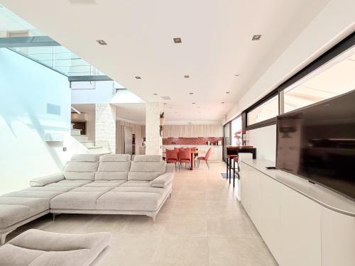Escapade Ultime avec Piscine, Jacuzzi & Gym in Maure