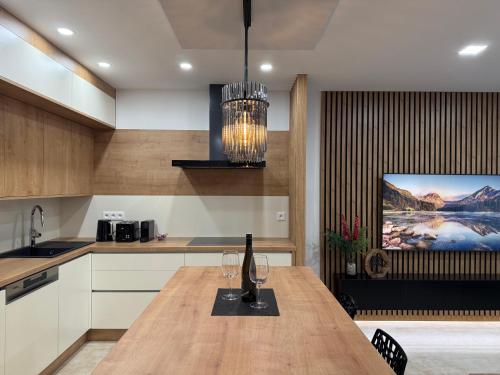 virtuve, Luxury apartment near Prague - Garden - Parking in Mechenice