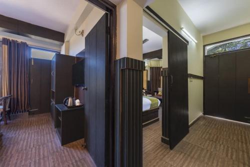 8 Bedrooms Private Property I Familys I groups I Kitty Parties I Near Mall Road Kasauli I By Kasauli Residency - image 4