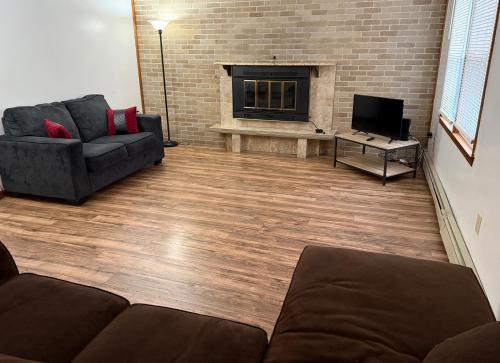 4-bedroom private house, 10-min walk to NYC train in Edison, USA