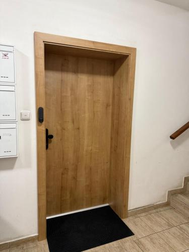 Ieeja, Luxury apartment near Prague - Garden - Parking in Mechenice