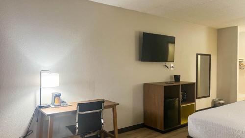 Studio 6 Suites Fremont OH - image 5