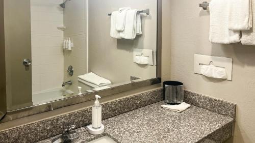 Studio 6 Suites Fremont OH - image 10