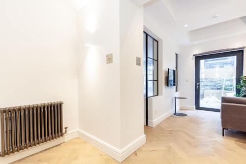 Studio near Victoria Station 2 - image 14
