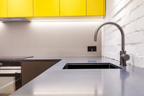 Studio near Victoria Station 2 - image 9