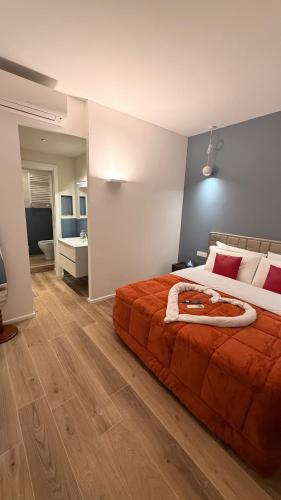 Niam House, Rom