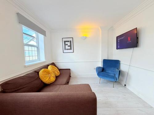 2 bunk beds, 1 sofa bed