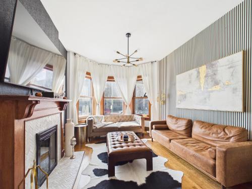 Wrigleyville Art Deco Executive Duplex Garage