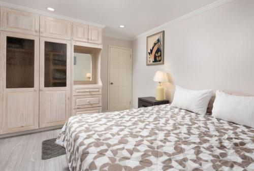 The White Villa - image 5