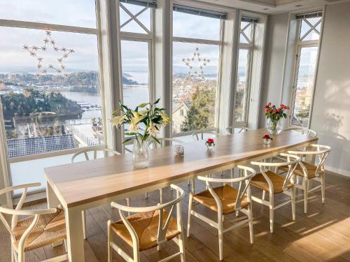 Praktfull villa med spektakuler utsikt – khách sạn tại Nordstrand