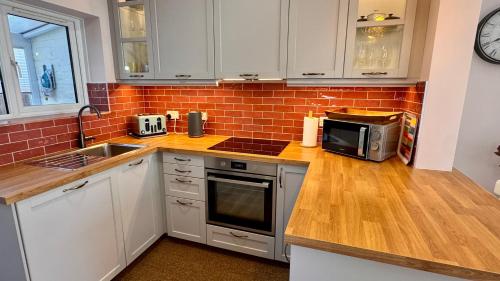 Kitchen, Peaceful, relaxing cottage in Boscombe East