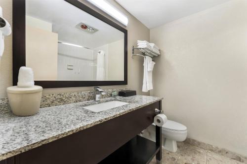 Best Western Braddock Inn - image 40
