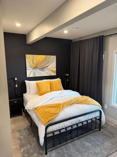Luxurious and Cozy 1 Bedroom Basement Suite Patio – khách sạn tại Đông Nam Calgary