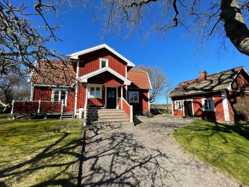Exterior view, Brunnsta Gard near East City
