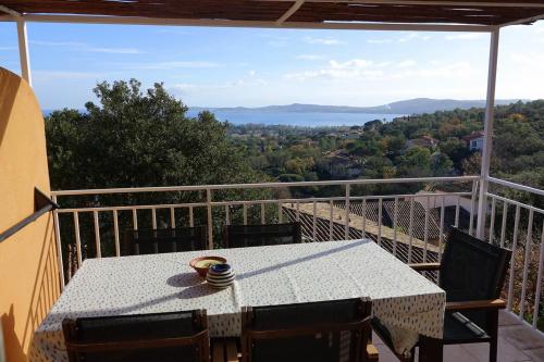 Rare pearl with pool and beautiful sea view - image 3