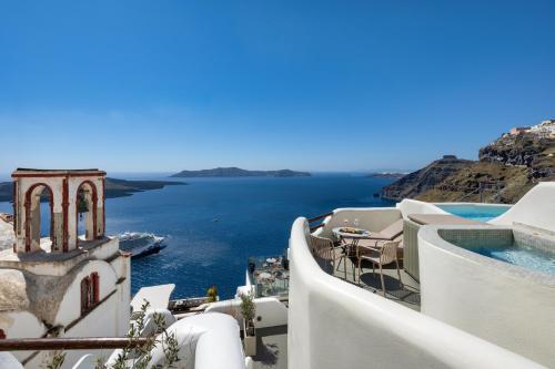 A környék, Athina Luxury Suites in Fira