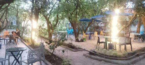 Mathios Hotel & Menafesha in 德布拉塞特