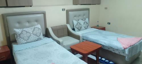 Mathios Hotel & Menafesha in 德布拉塞特