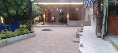 Mathios Hotel & Menafesha in 德布拉塞特