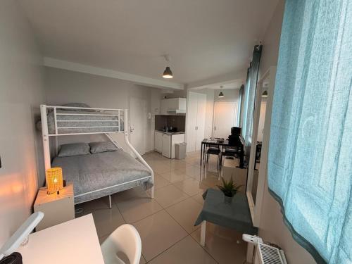 Zen Studio with Netflix, Parking, and Easy Access to Paris in Clichy-sous-Bois