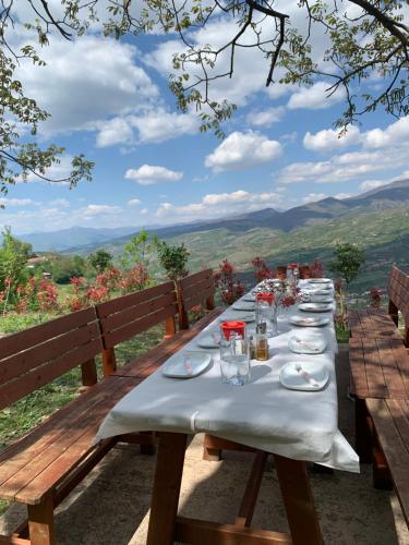 Bujtina Shpella e Plakës Çerçan (Bujtina Shpella e Plakes Cercan) in Labinot-Fushë