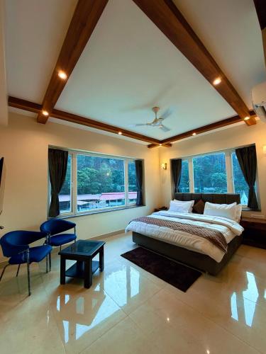 Kesari Hotel & Restaurant Near Kainchi Dham in Nainital