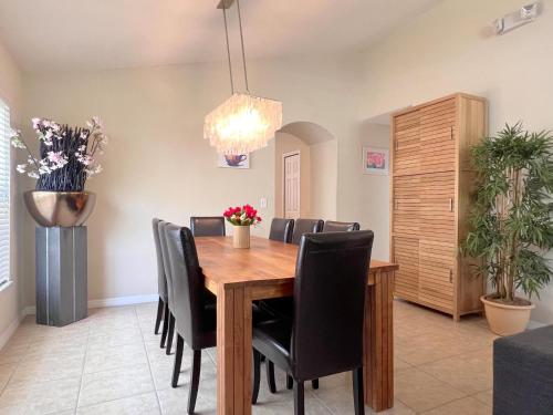 Last Minute Disney Getaway! Private Pool, Hot Tub & Games Room. Book Now! #98225 in Orlando, USA